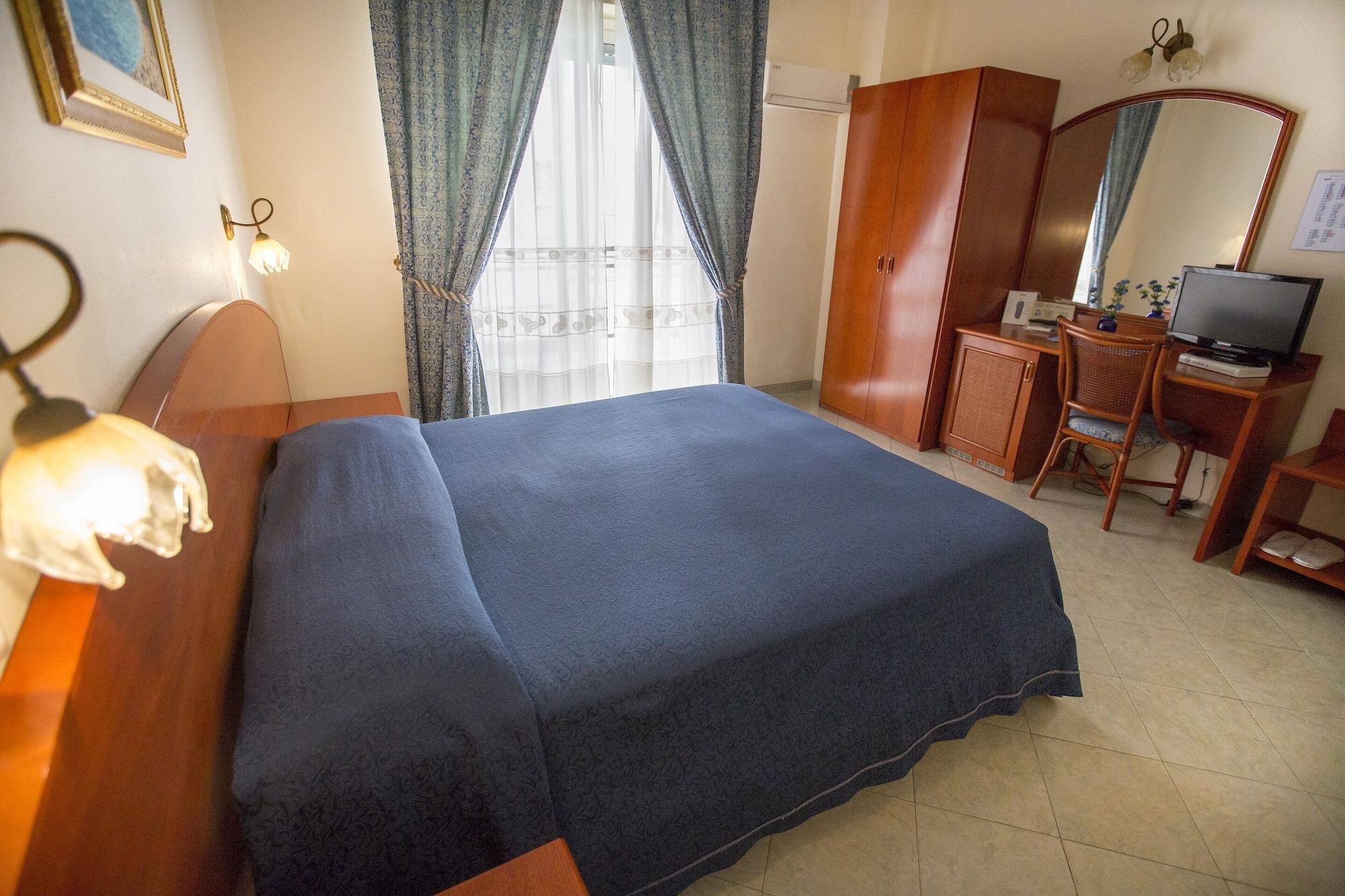 Hotel Mediterraneo Чефалу Екстер'єр фото