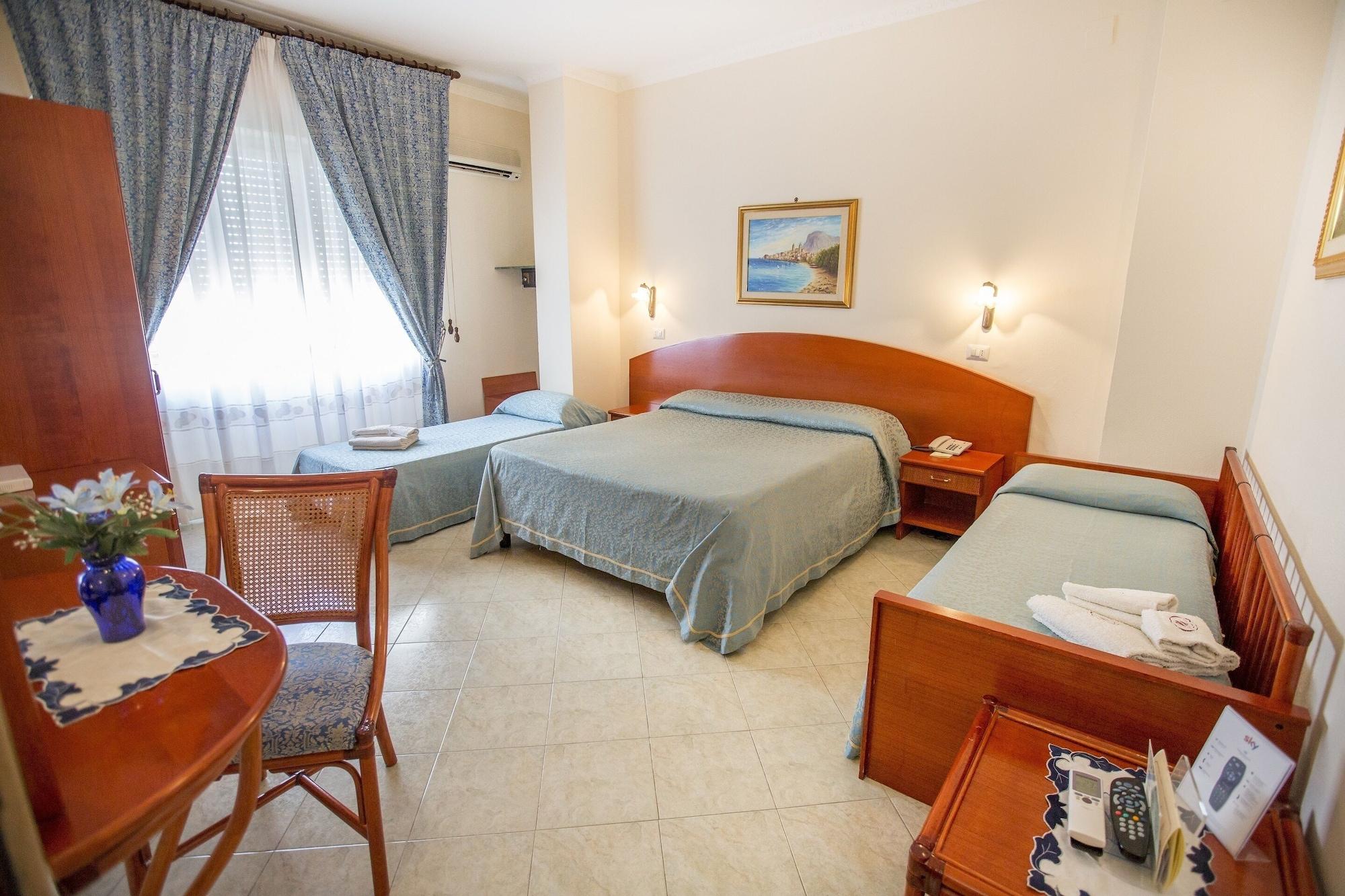 Hotel Mediterraneo Чефалу Екстер'єр фото