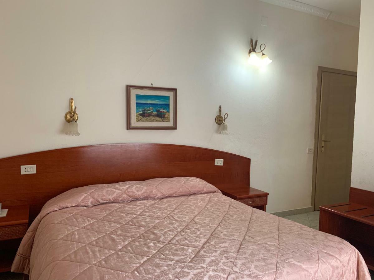 Hotel Mediterraneo Чефалу Екстер'єр фото